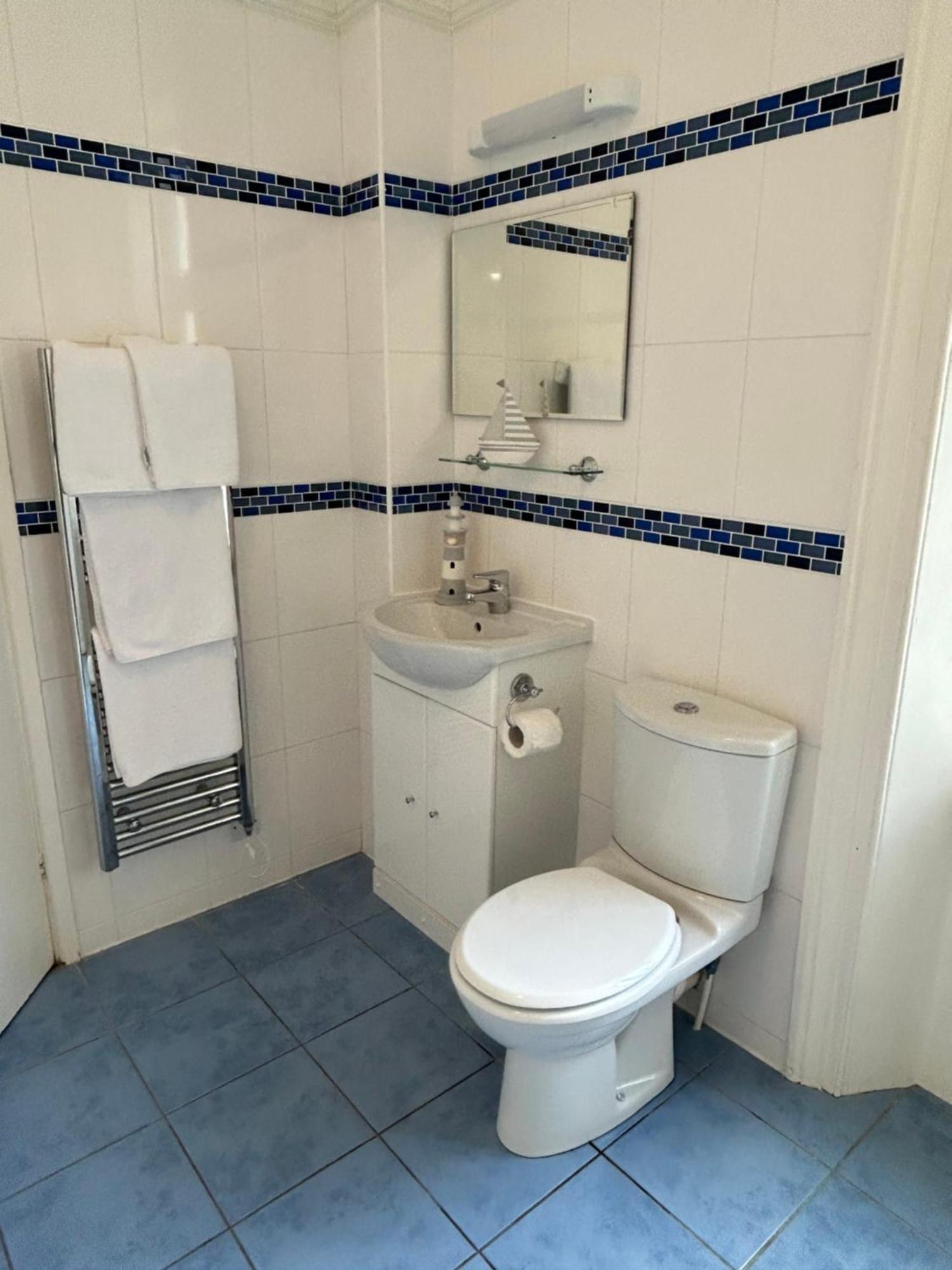 เวสต์ฮิลล์ คันทรี่ โฮเต็ล Hotel Saint Helier ภายนอก รูปภาพ