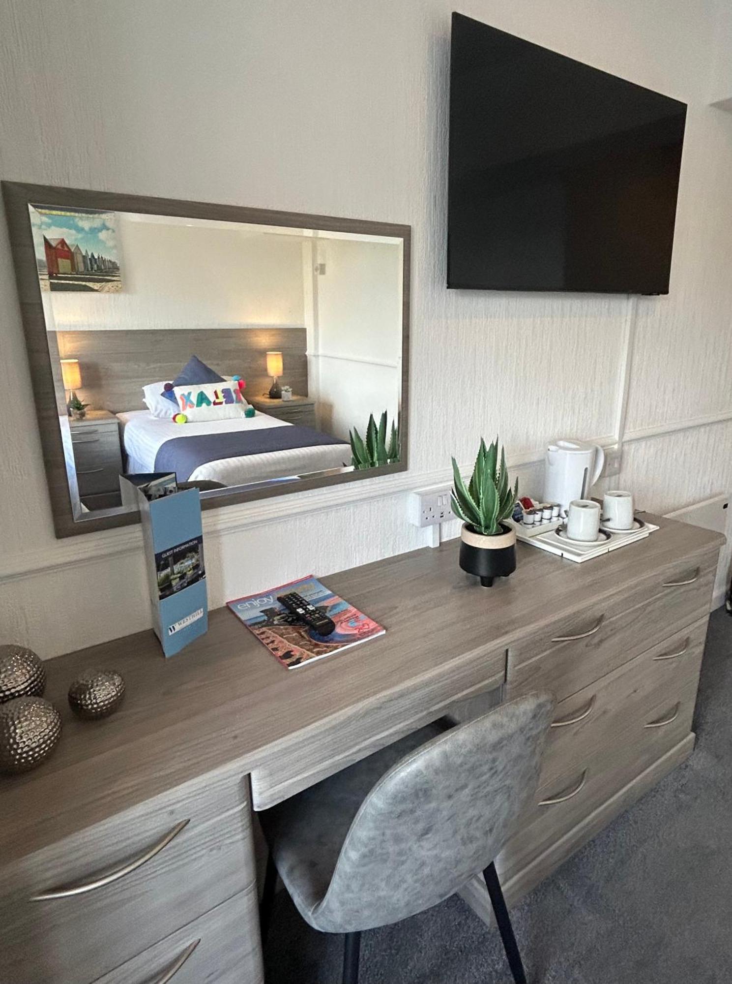 เวสต์ฮิลล์ คันทรี่ โฮเต็ล Hotel Saint Helier ภายนอก รูปภาพ