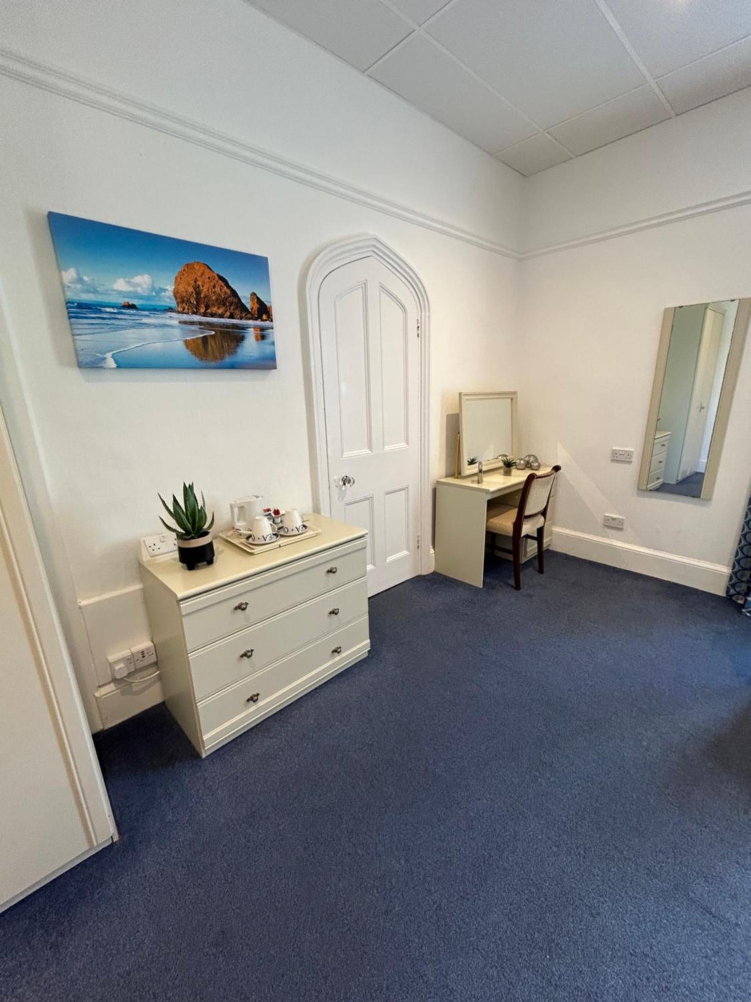เวสต์ฮิลล์ คันทรี่ โฮเต็ล Hotel Saint Helier ภายนอก รูปภาพ