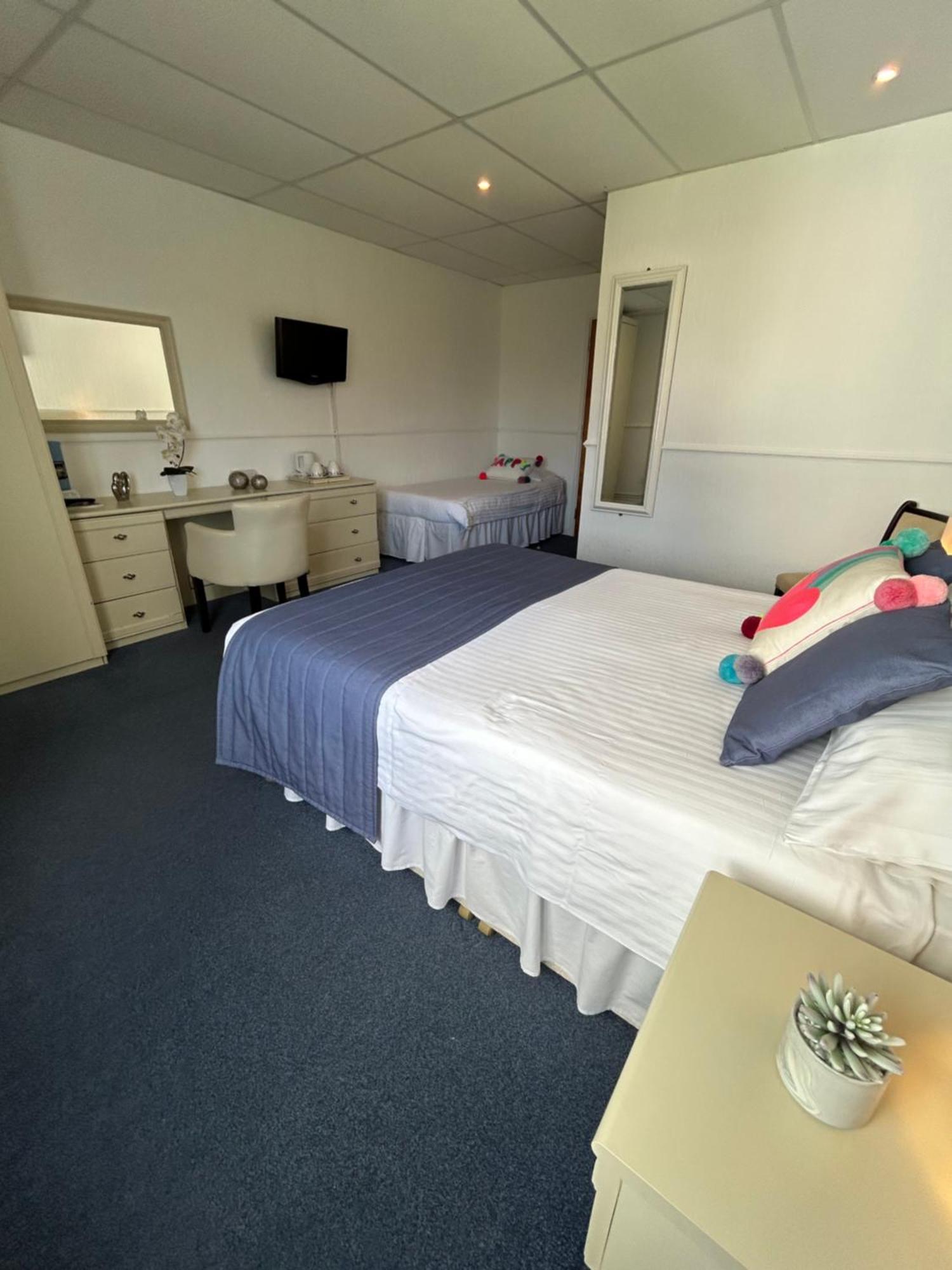 เวสต์ฮิลล์ คันทรี่ โฮเต็ล Hotel Saint Helier ภายนอก รูปภาพ