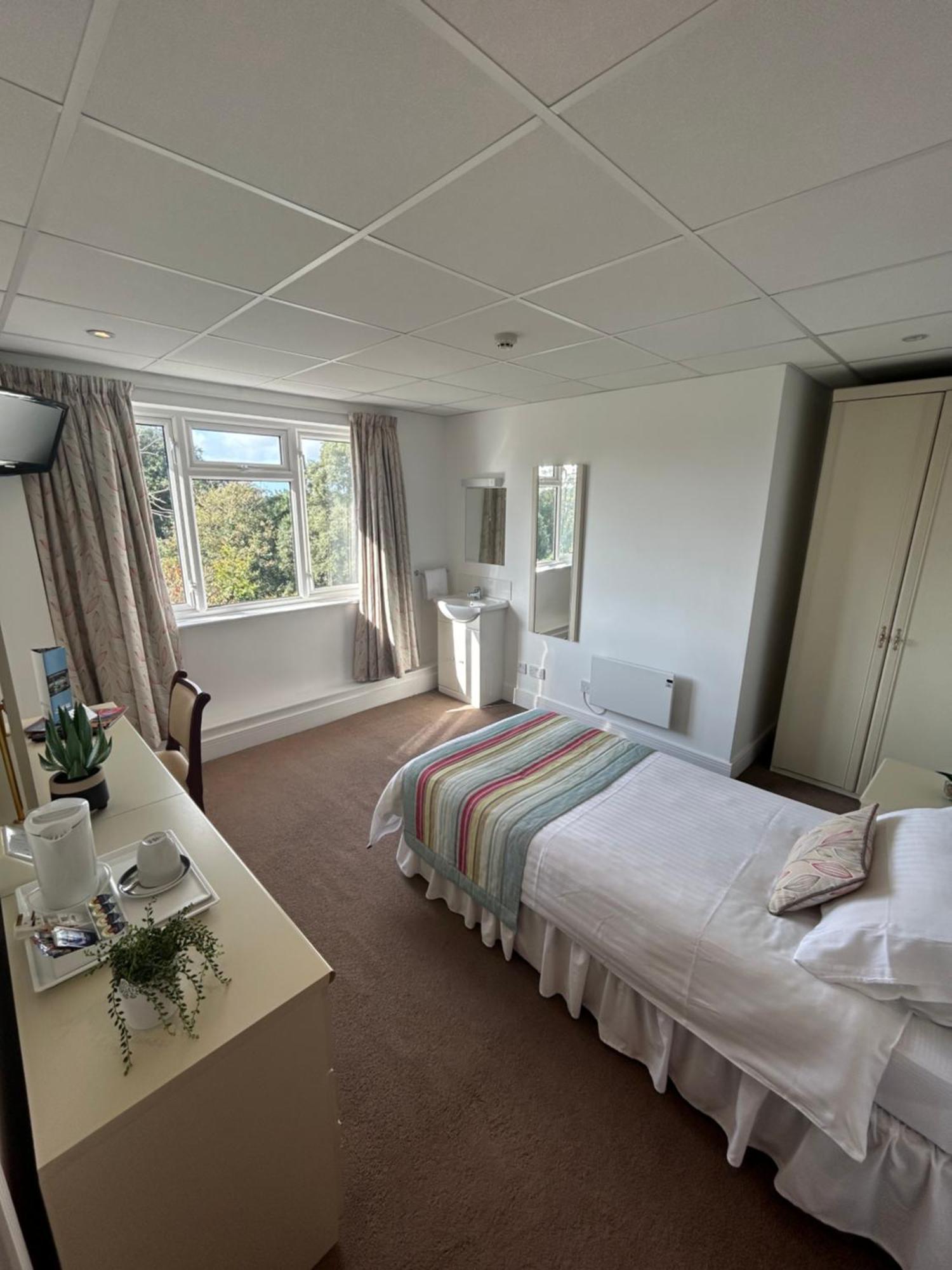 เวสต์ฮิลล์ คันทรี่ โฮเต็ล Hotel Saint Helier ภายนอก รูปภาพ