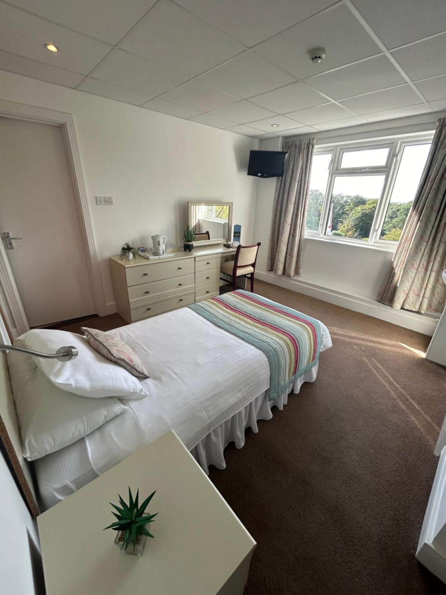 เวสต์ฮิลล์ คันทรี่ โฮเต็ล Hotel Saint Helier ภายนอก รูปภาพ