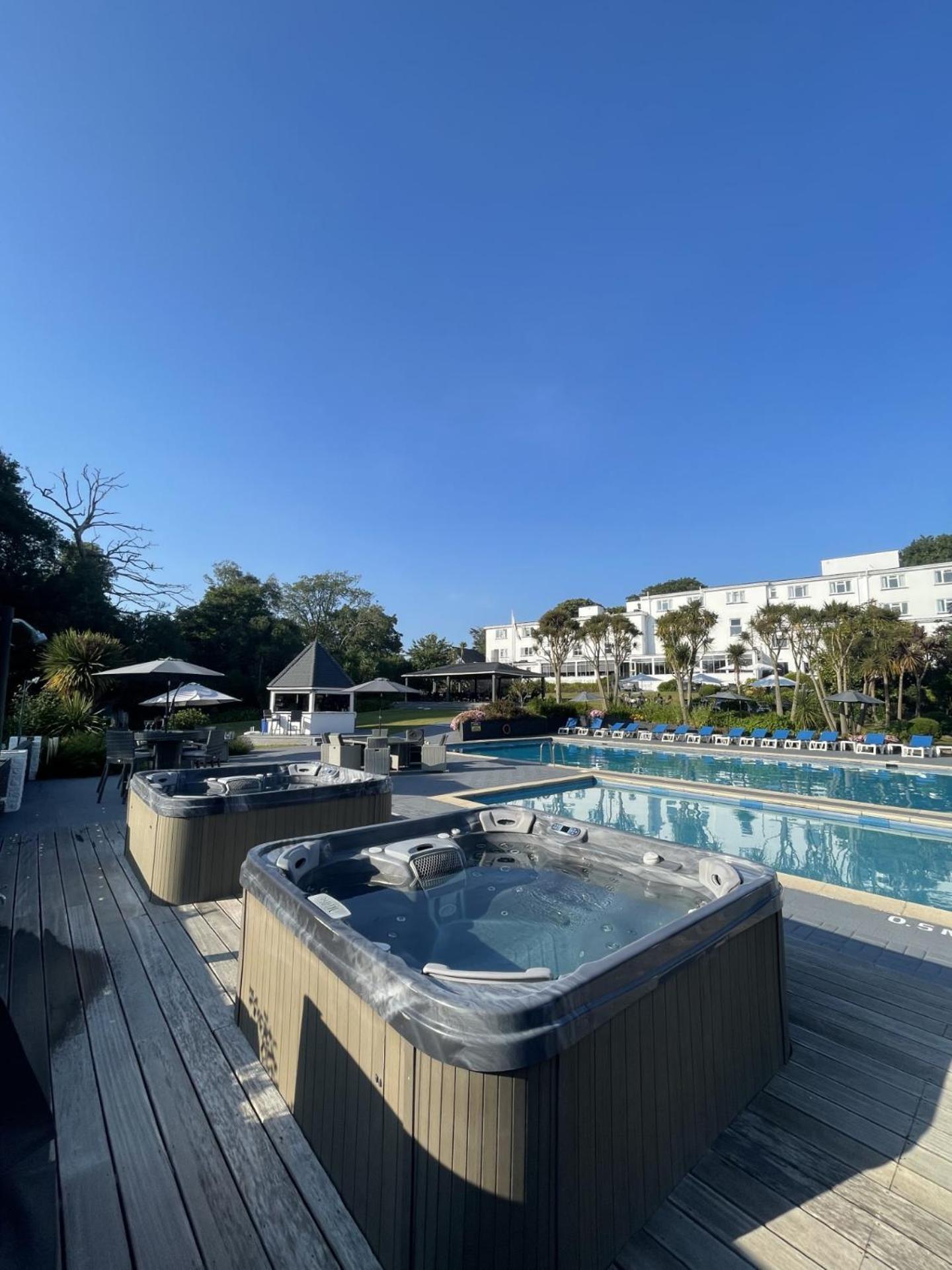 เวสต์ฮิลล์ คันทรี่ โฮเต็ล Hotel Saint Helier ภายนอก รูปภาพ