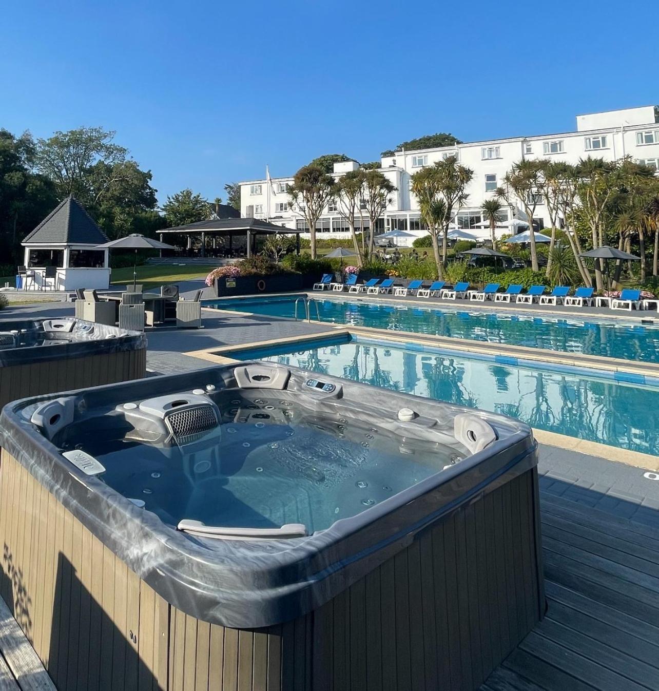เวสต์ฮิลล์ คันทรี่ โฮเต็ล Hotel Saint Helier ภายนอก รูปภาพ