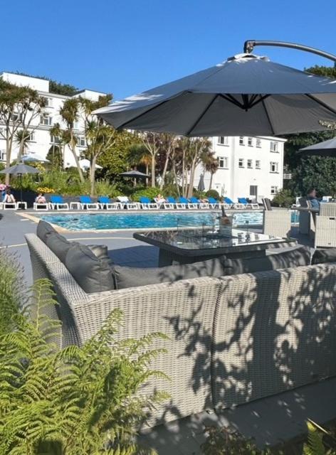 เวสต์ฮิลล์ คันทรี่ โฮเต็ล Hotel Saint Helier ภายนอก รูปภาพ