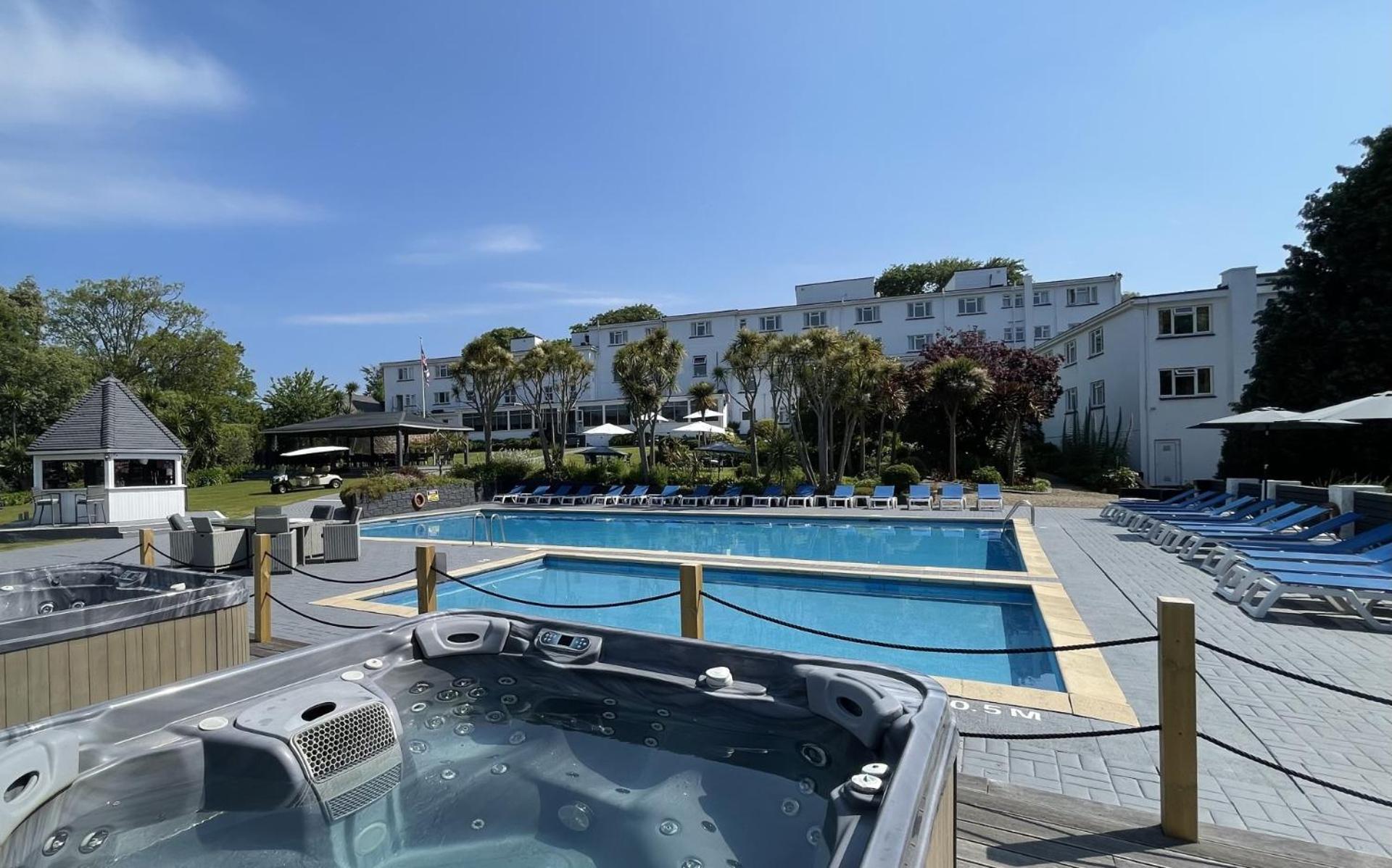 เวสต์ฮิลล์ คันทรี่ โฮเต็ล Hotel Saint Helier ภายนอก รูปภาพ