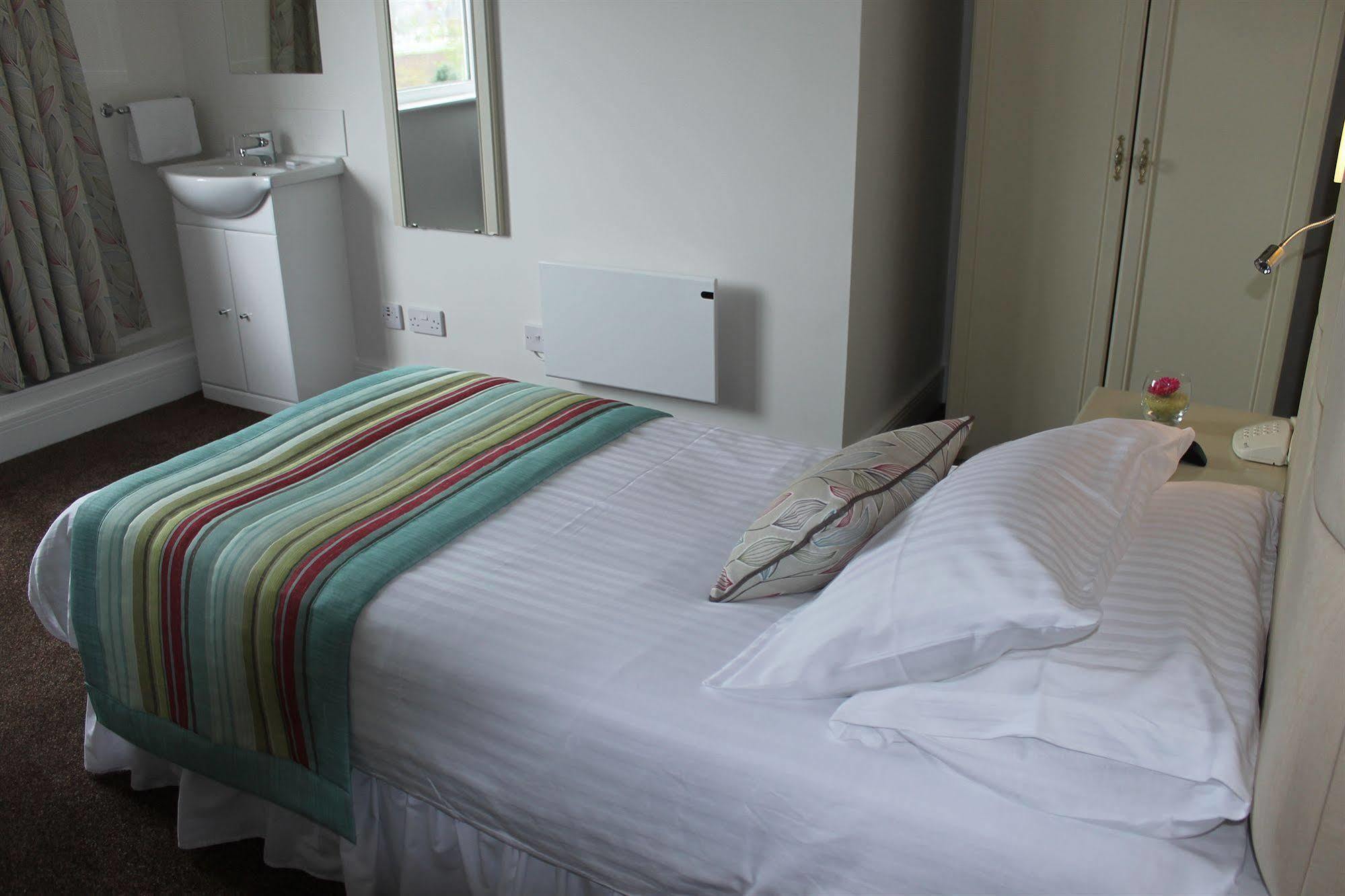เวสต์ฮิลล์ คันทรี่ โฮเต็ล Hotel Saint Helier ภายนอก รูปภาพ