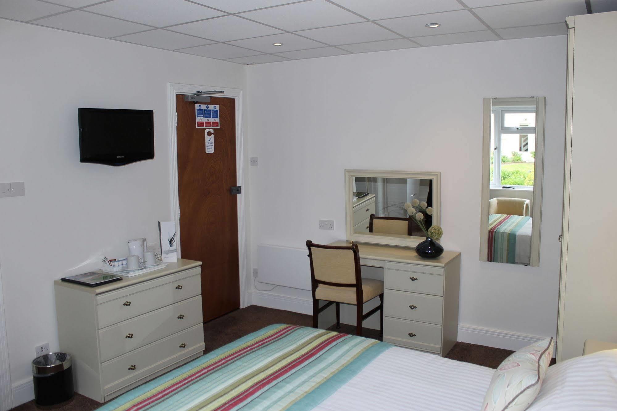 เวสต์ฮิลล์ คันทรี่ โฮเต็ล Hotel Saint Helier ภายนอก รูปภาพ