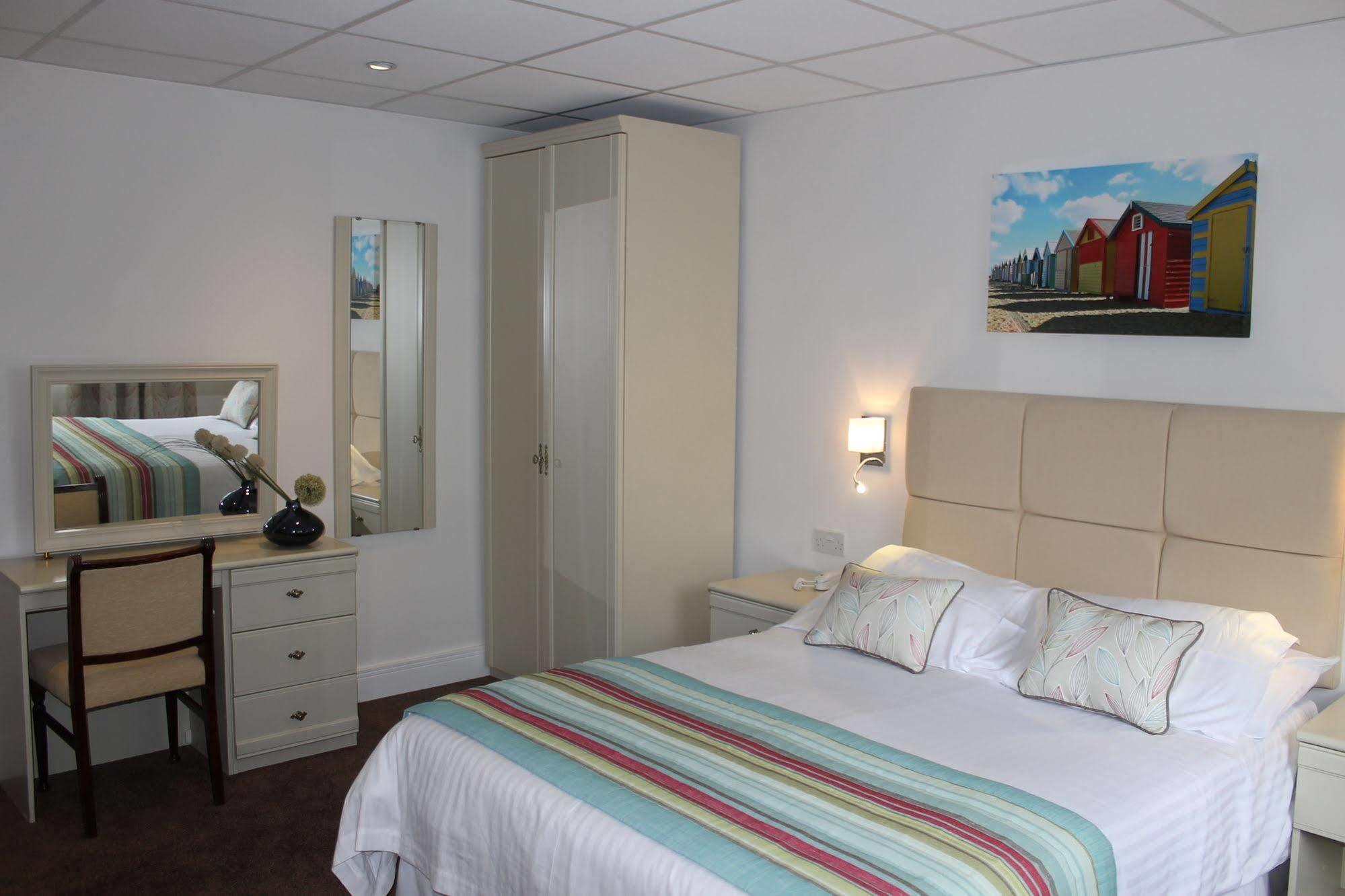 เวสต์ฮิลล์ คันทรี่ โฮเต็ล Hotel Saint Helier ภายนอก รูปภาพ